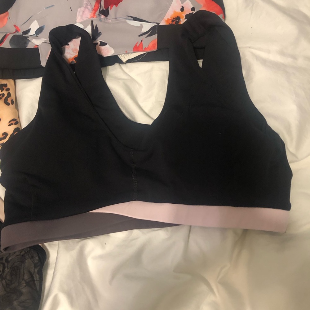 Fabletics NWOT sports bra Sz L